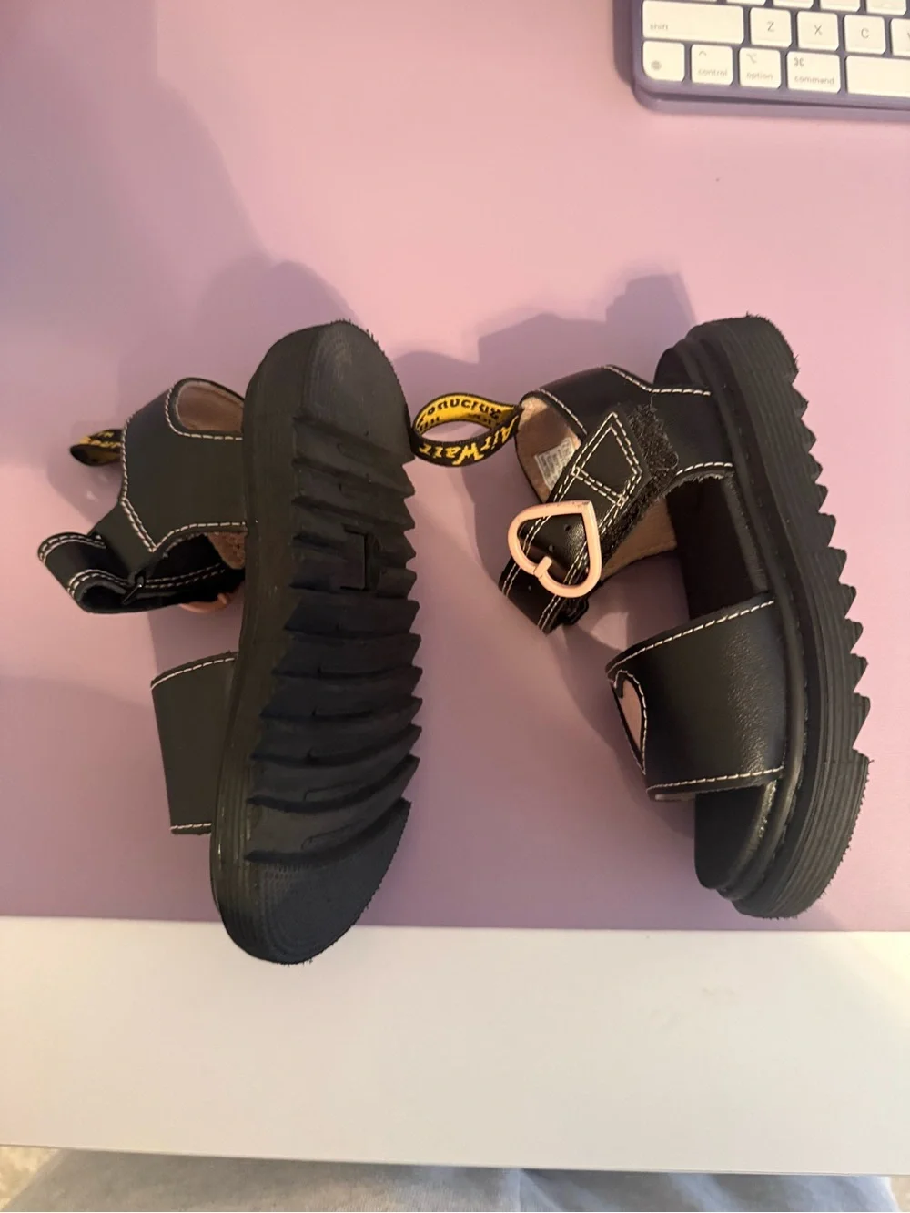dr marten Junior Marlow Hearts Leather Sandals in Black